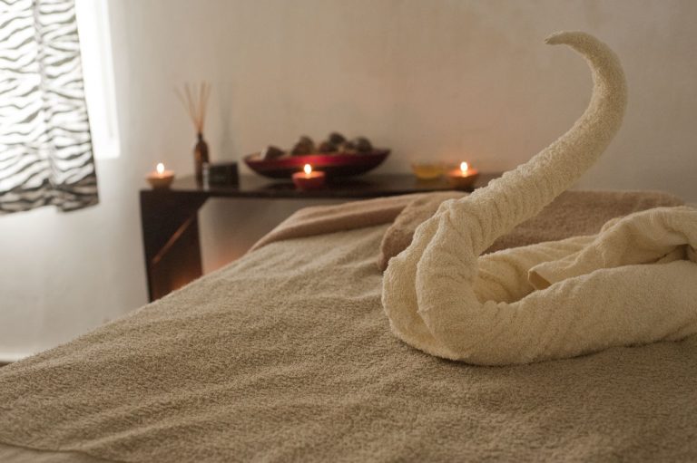 Read more about the article Deep Tissue Massage: Unlocking the Path to Relaxation and Healing