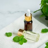 essential-oil-peppermint-bottle-with-fresh-green-peppermint